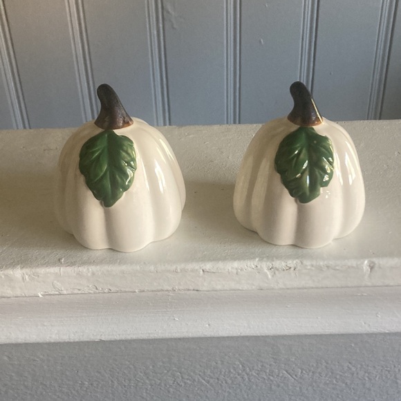 NWT- Set of 2- White Green Leaf Porcelain Glazed Fall Pumpkin Decorations - Picture 10 of 16